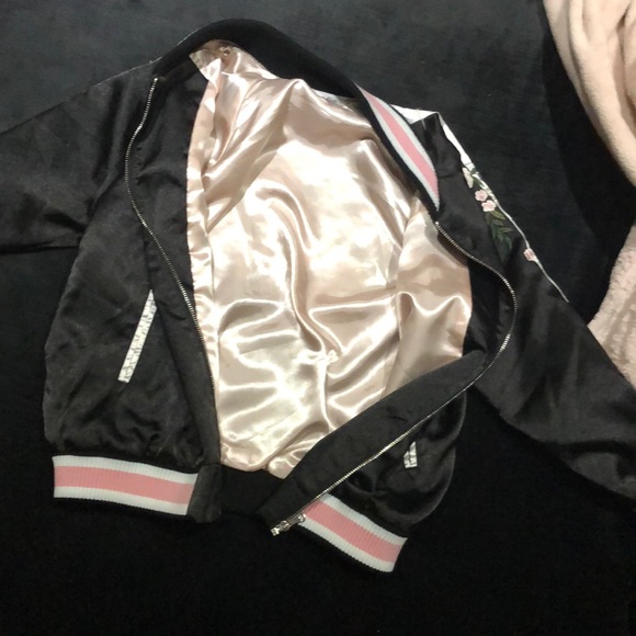 Vintage silk like black floral bomber jacket - Picture 2 of 3